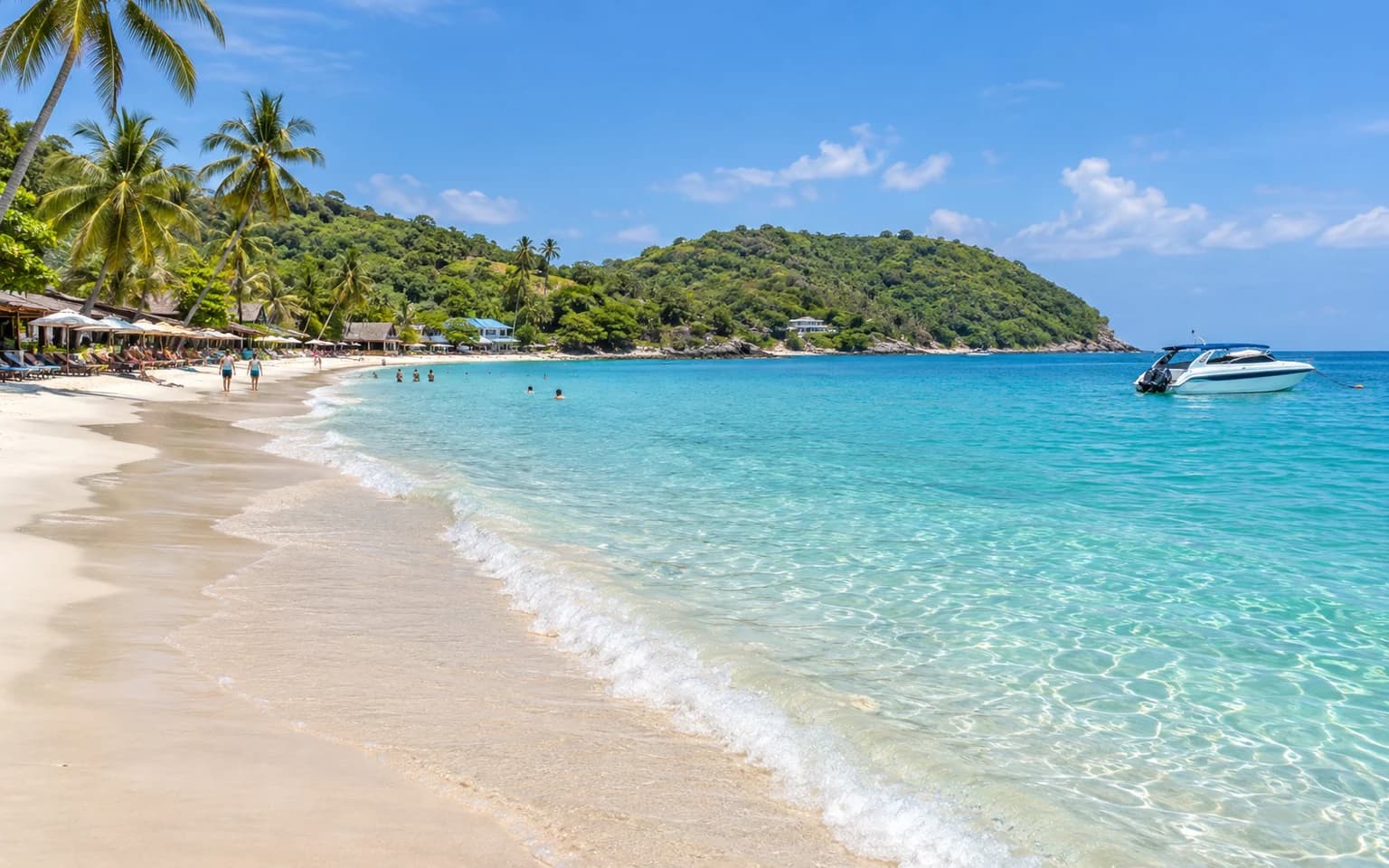 A sandy Koh Larn beach and clear turquoise water